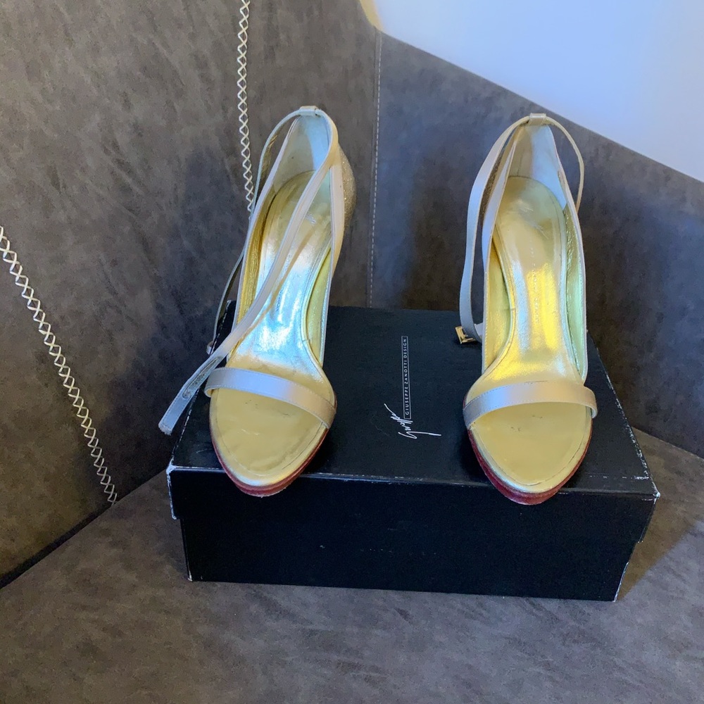 Shoes - Picture 3 of 4